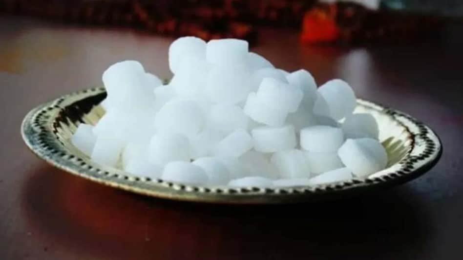 धन-धान्य में करना है वृद्धि तो करें कपूर की चमत्कारी उपाय …