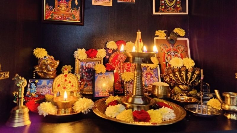 पूजाघर में इन नियमों को न करें अनदेखा , वर्ना बढ़ सकती हैं मुश्किलें!
